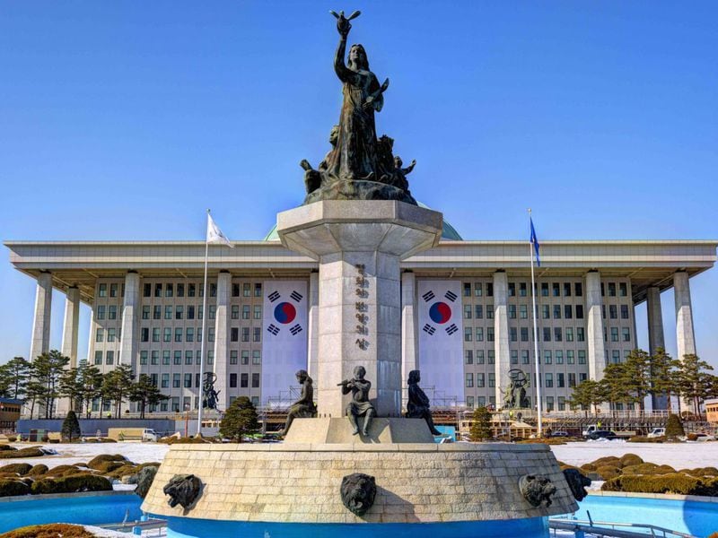South-korea’s-financial-regulations-chief-to-meet-sec-chairman-gensler-next-month:-report