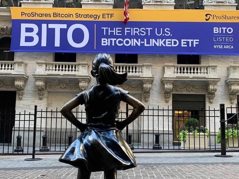 Cathie-wood’s-ark-invests-in-proshares-bitcoin-etf-after-dumping-grayscale-holdings