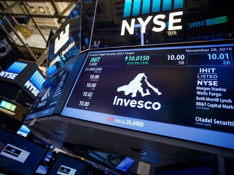 Invesco,-fidelity,-blackrock,-others-dot-their-bureaucratic-i’s-as-likely-sec-action-on-spot-bitcoin-etf-looms