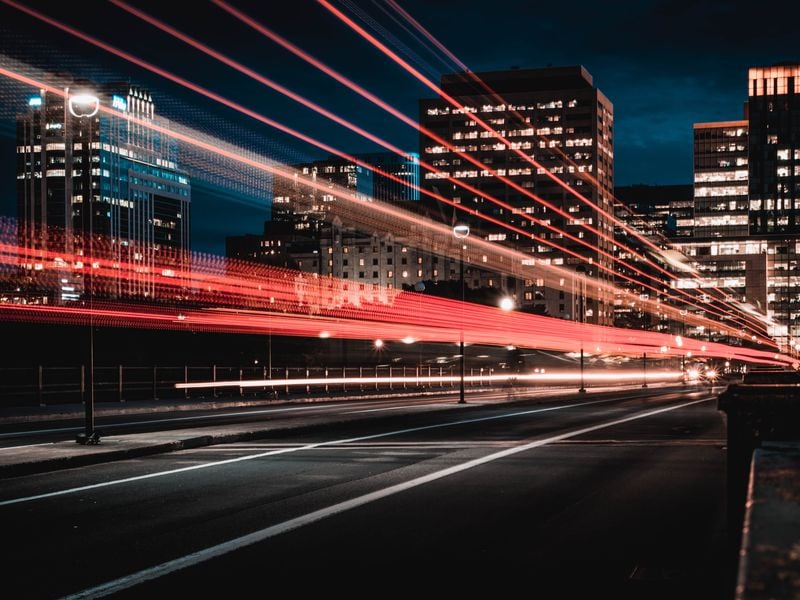 Sui-teams-up-with-oracle-stork-to-provide-builders-with-fast-pricing-data