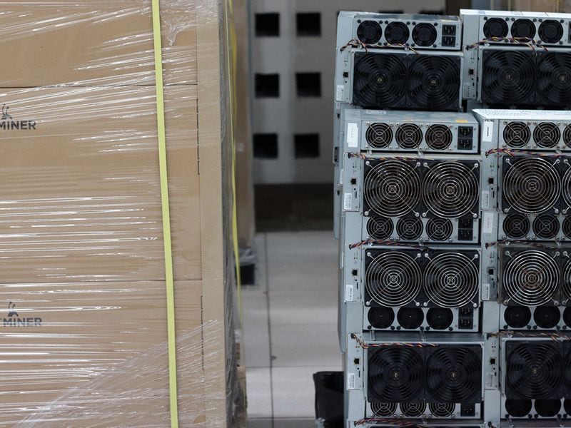 Crypto-miners-still-selling-their-bitcoin-as-reward-halving-looms,-blockchain-data-show