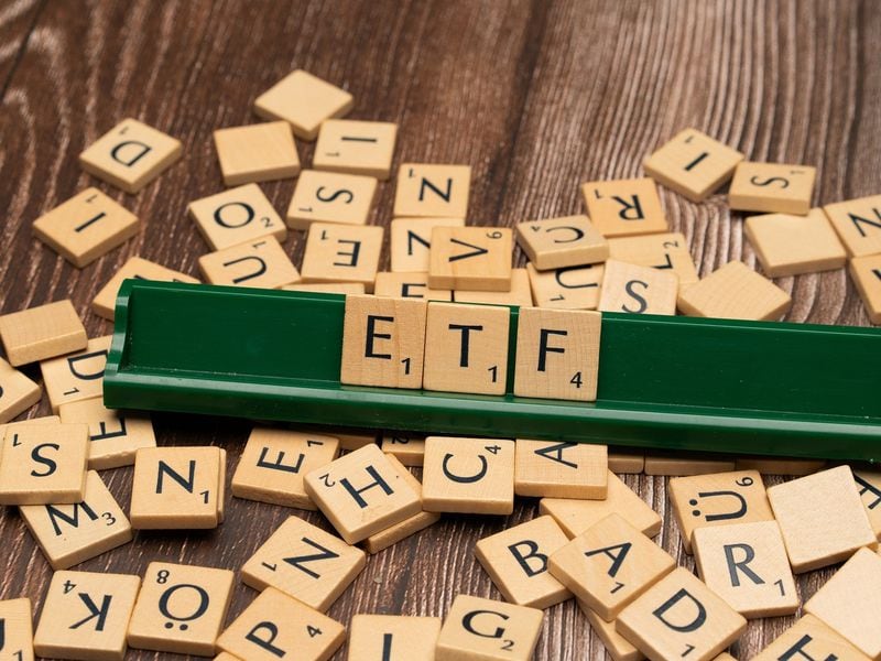 Vaneck-temporarily-cuts-bitcoin-etf-fee-to-zero-after-lagging-in-assets