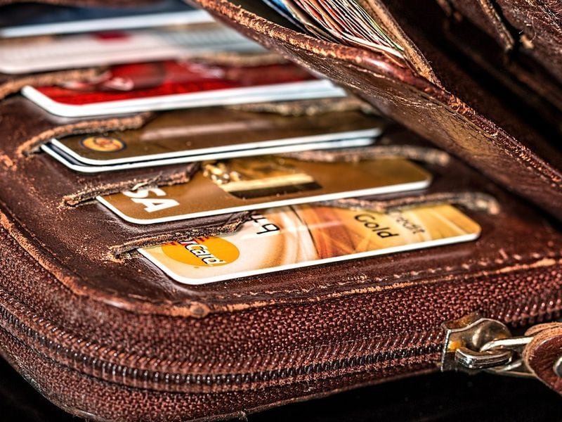 Meme-coins-and-macro:-us.-credit-card-holders-most-stressed-since-2012