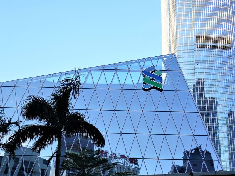 Standard-chartered-is-building-a-spot-btc,-eth-trading-desk:-bloomberg