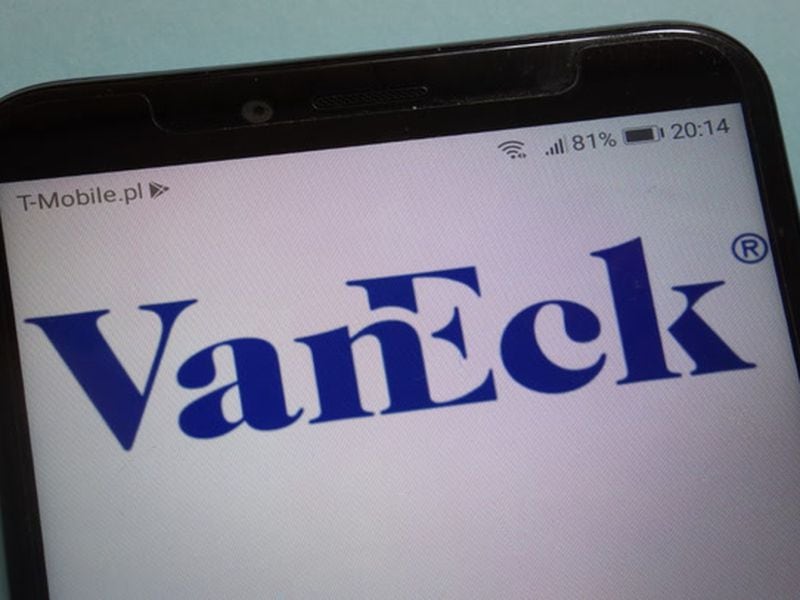 Vaneck-files-for-solana-etf,-sol-rises-8%
