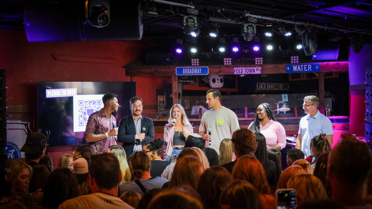 Bitcoin-and-crypto-voters-make-their-voices-heard-at-america-loves-crypto-stop-in-wisconsin