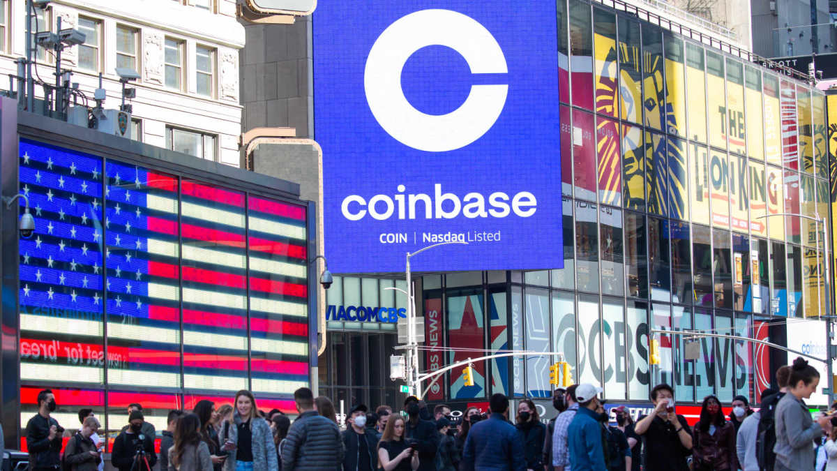 Coinbase-is-embarrassing-itself-by-not-buying-bitcoin