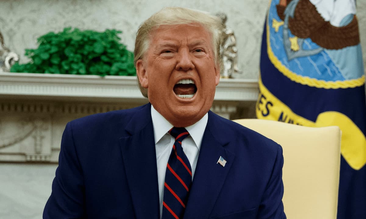 Bitcoin-rollercoaster-as-trump-threatens-china-with-additional-50%-tariffs